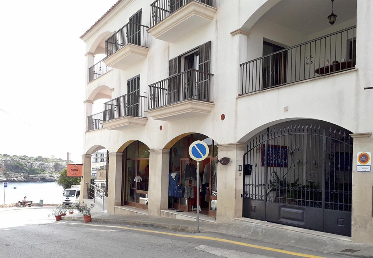 Apartamentos Vista Al Puerto Cala Figuera  Exterior photo